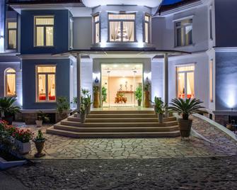 Porfi Beach Hotel - Nikiti - Building