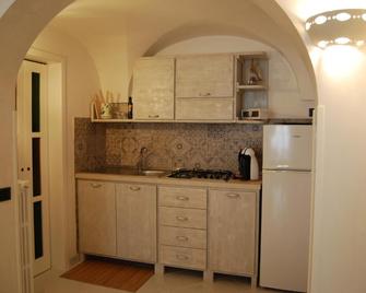 Borgo 124 - Cisternino - Kitchen