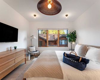 Northwood Mountain Views Sauna Balcony Tahoe Group Retreat - Incline Village - Bedroom