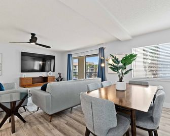 Beachfront resort Heated Pool 3King beds 85in TV BBQ - Saint Augustine Beach - Comedor