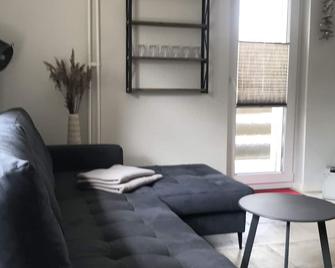 Central apartment in the Bad district directly opposite the beach clinic - Sankt Peter-Ording - Living room