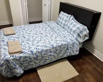 Private Rooms 5 min Finch West Subway - York University - Toronto - Bedroom