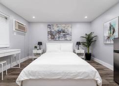 Shell On The Beach 105 - Renovated - Hollywood - Schlafzimmer