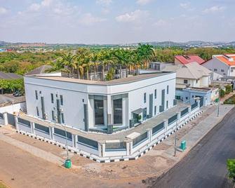 Stay And Homely Quintessential Hotel - Maitama - Building