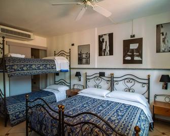 In Riva al Lago - Como - Bedroom