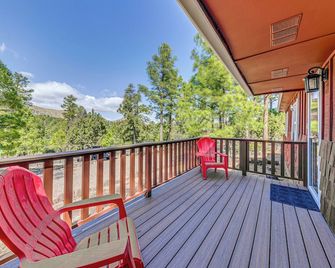 1 Mi to Alto Lake: Mtn-View Home w/ Large Yard! - Alto - Balcony