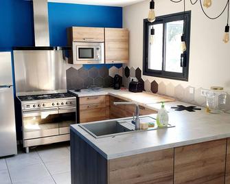 Ind. house Air-conditioned with heated pool, 3-star rating - Saubion - Cocina