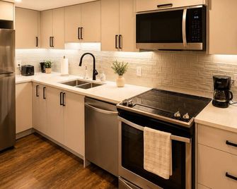 Private Suite w/ Full Kitchen Near Banff National Park - Cochrane - Cocina