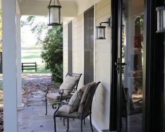 Spacious Modern Home on Middleburg Horse Farm - Middleburg - Patio