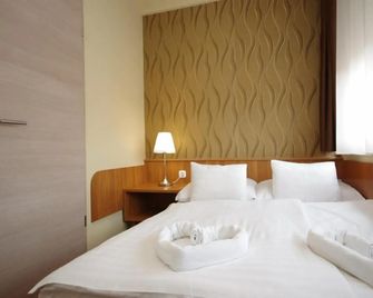 Aqua Hotel - Gyula - Slaapkamer