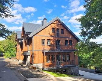 Cosy apartment for 6 people with WIFI and TV - Dvůr Králové nad Labem - Building