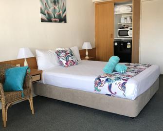 Tropical Gateway Motor Inn - Rockhampton - Bedroom