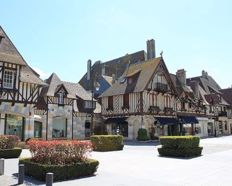 La Suite Jardin Premium - 2 personnes - Plage Deauville - Deauville - Bygning