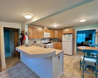 Wicked charming cottage with ocean views - Trenton - Cucina
