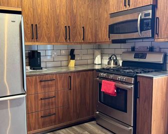 Pretty’s Oasis - Dildo - Kitchen