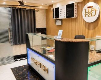 Classic Hanspura Bus Terminal - Ahmedabad - Front desk
