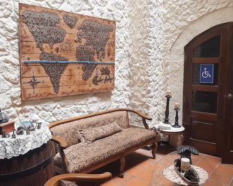 Hotel Quito Antiguo - Quito - Living room
