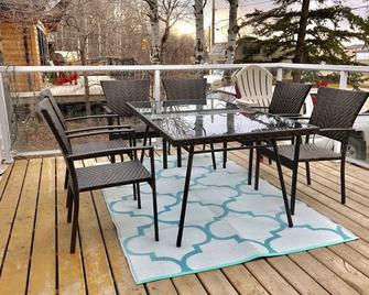 Lakefront Cottage in Manitou Beach - Three Bedroom Cottage, Sleeps 10 - Watrous - Balcony