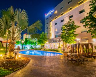 Hotel Lucerna Hermosillo - Hermosillo - Piscina