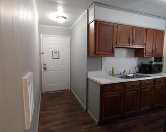 Fully Furnished Executive Rental Studio 1-Bath Pets Allowed - Princeton - Keuken