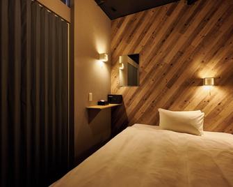 Capsule Hotel Continue Nijojokita - Kyoto - Bedroom