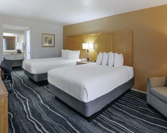 Ramada by Wyndham Costa Mesa/Newport Beach - Costa Mesa - Makuuhuone