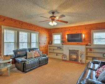 Lubbock House - Walk To Texas Tech & Downtown - Lubbock - Living room
