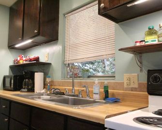 Miraflor Guest House, family and pet friendly - Sylva - Keuken