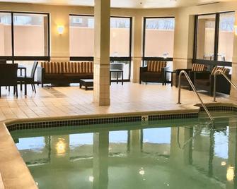 Best Western Plus Elgin - Chicago - West Dundee - Piscina
