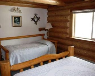 Sleeping Wolf One Bedroom at Wolfridge Resort - Winthrop - Camera da letto