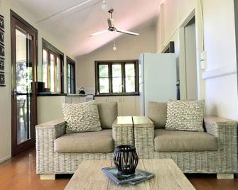 Daintree Magic Holiday House - Cow Bay - Living room