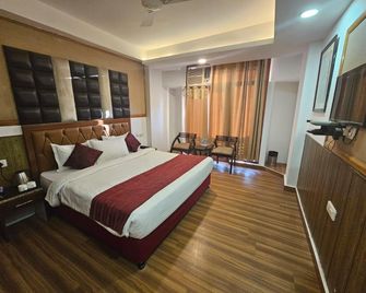 Hotel Mayur By Roomsinc - Katra - Makuuhuone