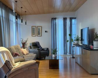 3BR Keflavík Home, 8 Min to Airport Sleeps 6 - Keflavik - Living room