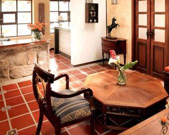 La Quinta Colorada - Hacienda Callo Mancheno - Living room