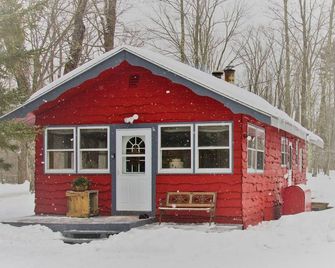 The Little Red Cabin! Less Than 15 Minutes To Okemo! Close To Everything Vt! - Cavendish - Building
