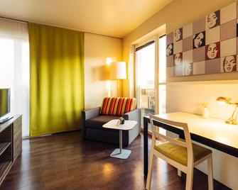 harry's home Hart bei Graz hotel & apartments - Hart bei Graz - Living room