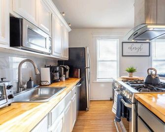 Charming &spacious 3bd, 1ba, Fam-Friendly-Yard&porch - Fairfield - Кухня