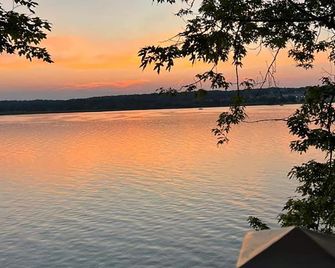 The Sand Hill Inn - Lake Geneva - Outdoor view