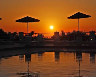 Santorini Camping & Hostel - Fira