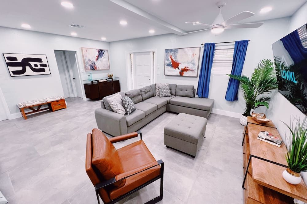 Lake Ridge 3BR Home w/ Backyard & Communal Pool - פורט לודרדייל - סלון