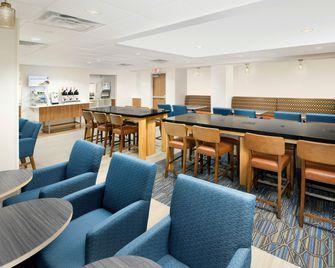 Holiday Inn Express & Suites College Park-University Area By IHG - College Park - Restaurant