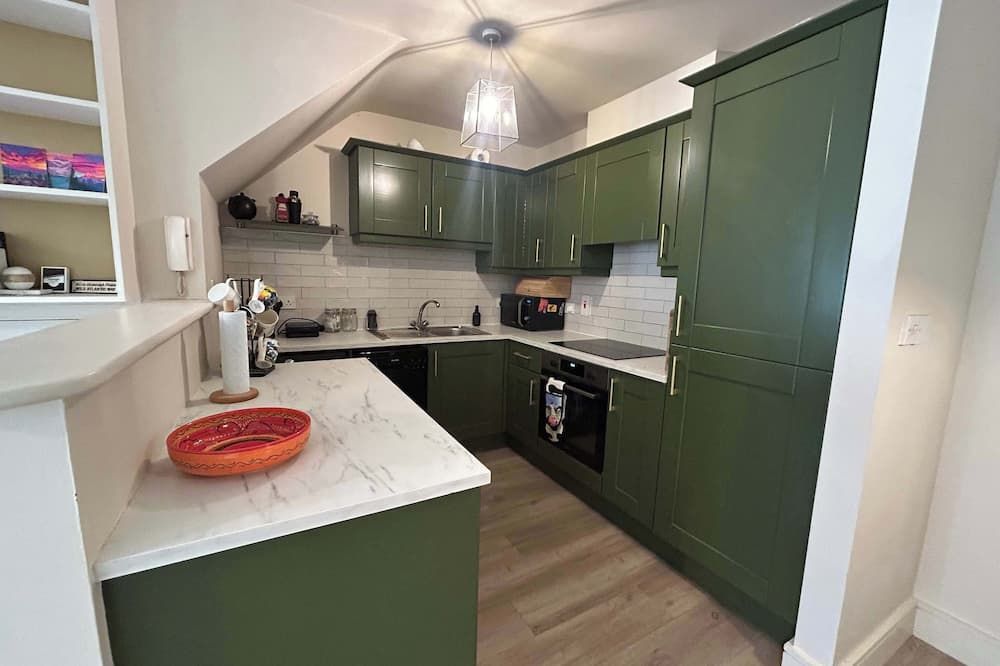 Bright 2bdr Split Level Apt Near Phoenix Park - דבלין - מטבח
