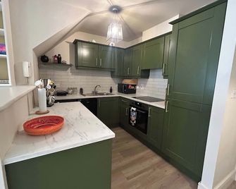 Bright 2bdr Split Level Apt Near Phoenix Park - Dublín - Cocina