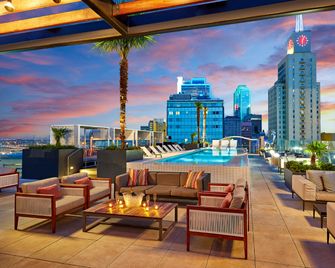 The Statler Dallas, Curio Collection by Hilton - Dallas - Pool