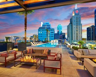 The Statler Dallas, Curio Collection by Hilton - דאלאס - בריכה