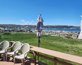 Quaint Waterfront Cottage - Rockport - Balcony