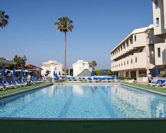 Kissos Hotel - Pafos - Svømmebasseng