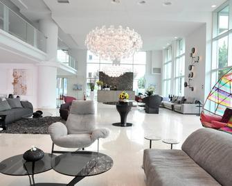 Athenaeum Palace & Luxury Suites - Athens - Lobby