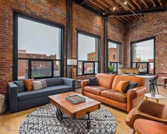 Xchng 4 Apartments Downtown. Side By Side. - Effingham - Living room