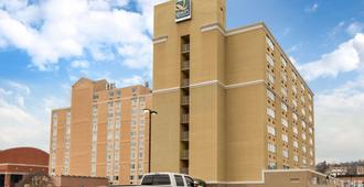 Quality Inn and Suites - Charleston - Edificio